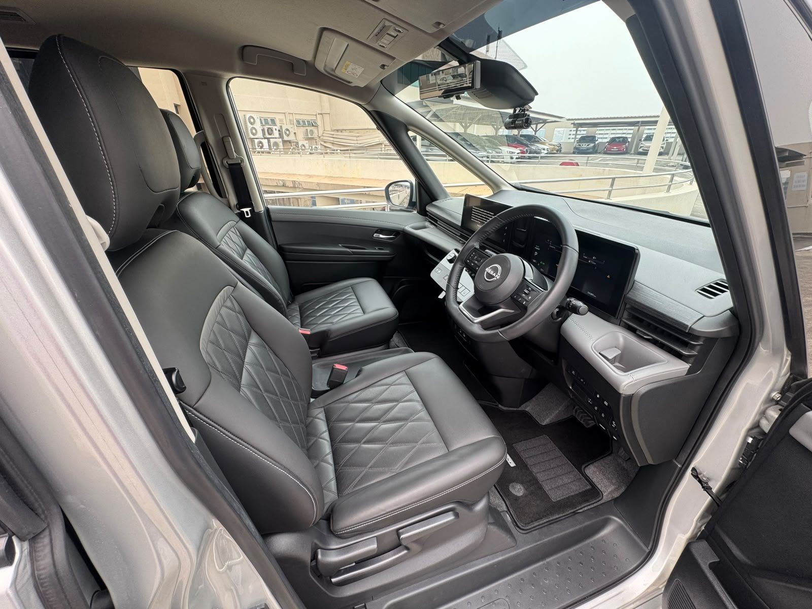 Nissan Serena e-POWER Highway Star Prestige photo 6
